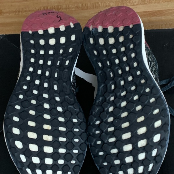 WOMENS ADIDAS PURE BOOST GO CARBON & GREYPINK SIZE 5.5 LIKE NEW - Picture 6 of 7